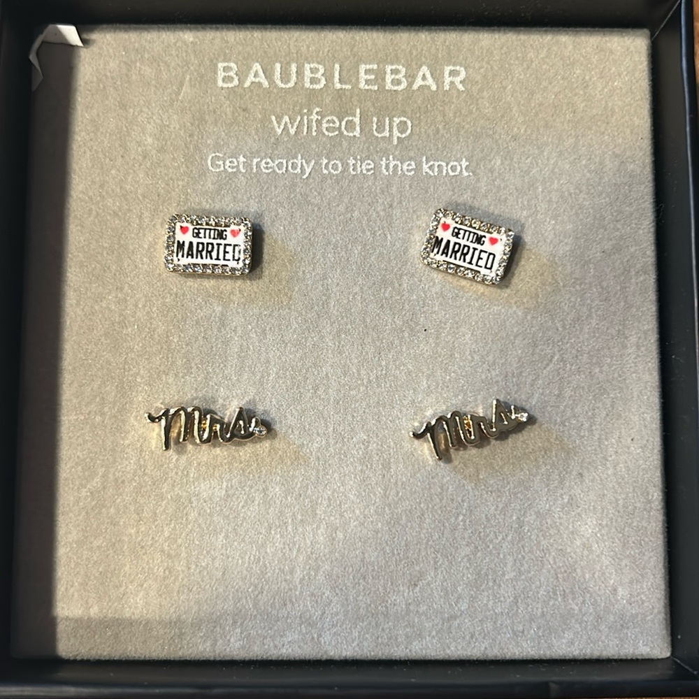 Wifed Up earring set